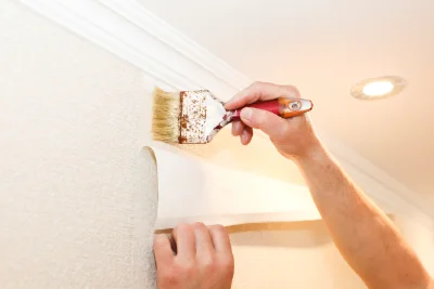 Pose de papier peint à Coudes — revêtements muraux et toiles de verre